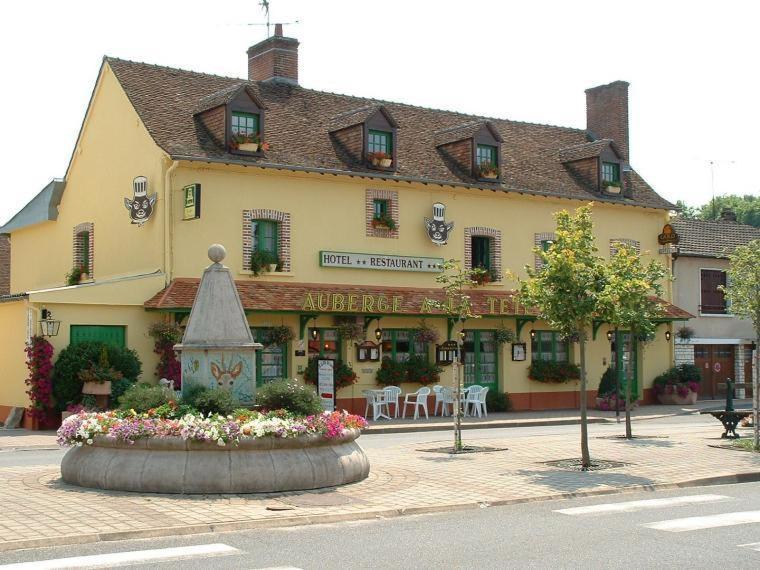 Logis Auberge À La Tête De Lard La Ferté-Imbault Exterior foto
