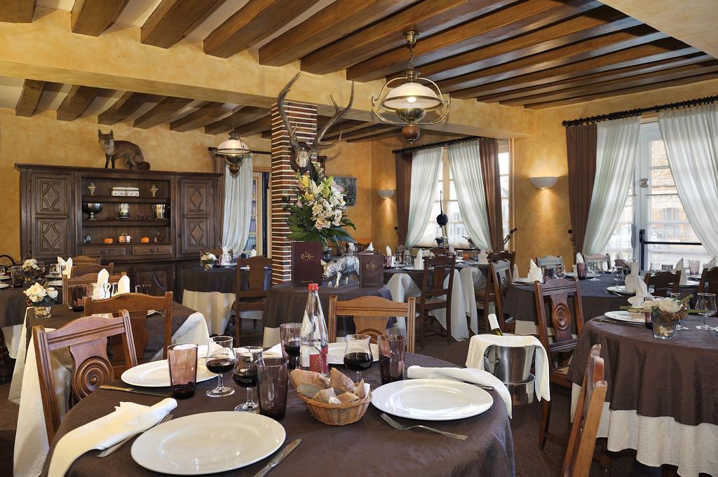 Logis Auberge À La Tête De Lard La Ferté-Imbault Exterior foto