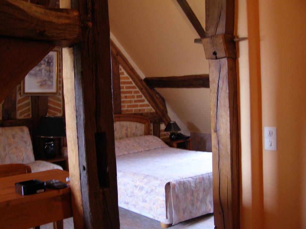 Logis Auberge À La Tête De Lard La Ferté-Imbault Exterior foto