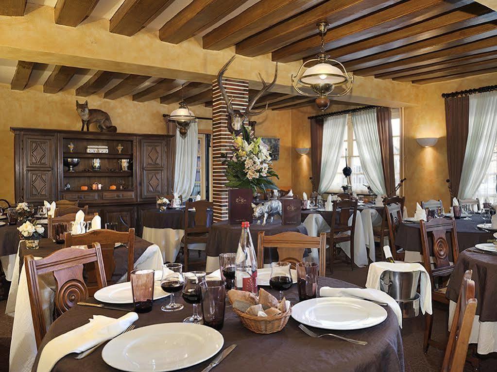 Logis Auberge À La Tête De Lard La Ferté-Imbault Exterior foto